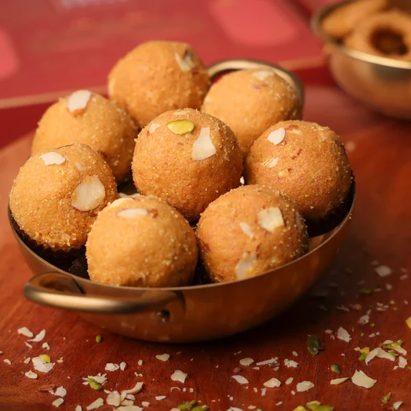 BESAN PLAIN LADOO